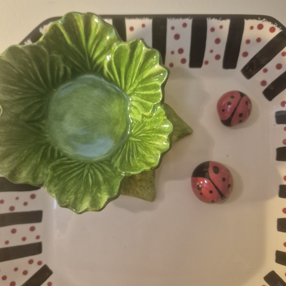 3D Lettuce  & Lady Bugs Black & White Square Chip & Dip Art Pottery Signed Cali - Picture 2 of 4